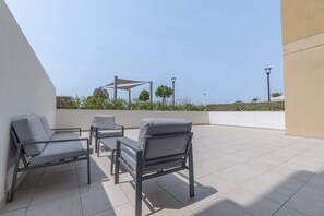 Terrace/patio - AirDXB - Meydan Apartment Sleeps 2 with Huge Balcony! (Meydan)