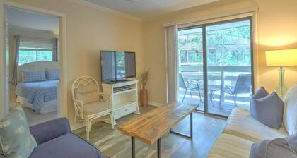 Fiddler’s Cove Retreat | Top-Floor Beach Condo, Pool, Walk to Shore