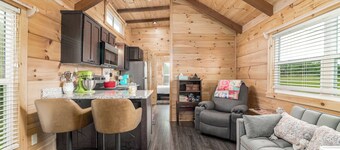 Serene Cabin Retreat on Picturesque Farm