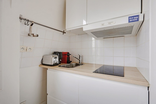 Fridge, microwave, coffee/tea maker, toaster