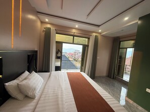 3 chambres, fer et planche à repasser, Wi-Fi, draps fournis