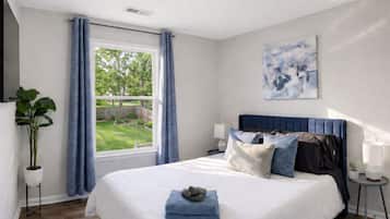 4 bedrooms, iron/ironing board, WiFi, bed sheets