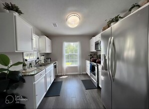 Mikrowelle, Ofen, Herdplatte, Geschirrspüler