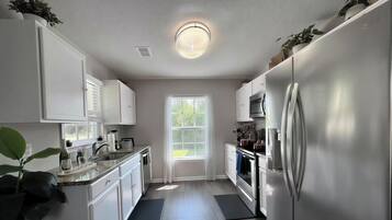 Micro-ondes, four, plaque de cuisson, lave-vaisselle