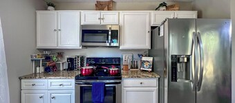 New! 12 Guest! King Bed! Patio! Grill! Near ATL & Downtown Norcross