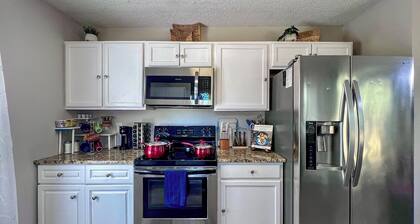 New! 10 Guest! King Bed! Patio! Grill! Near ATL & Downtown Norcross