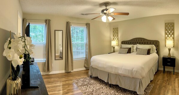 4 bedrooms, iron/ironing board, WiFi, bed sheets