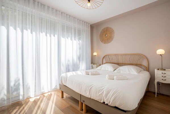 2 habitaciones, tabla de planchar con plancha, wifi y ropa de cama 