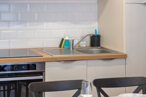 Fridge, microwave, oven, stovetop - L’Escale – Walk Everywhere in Sainte Marine (Combrit)