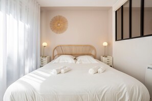 2 室のベッドルーム、アイロン / アイロン台、WiFi、ベッドシーツ