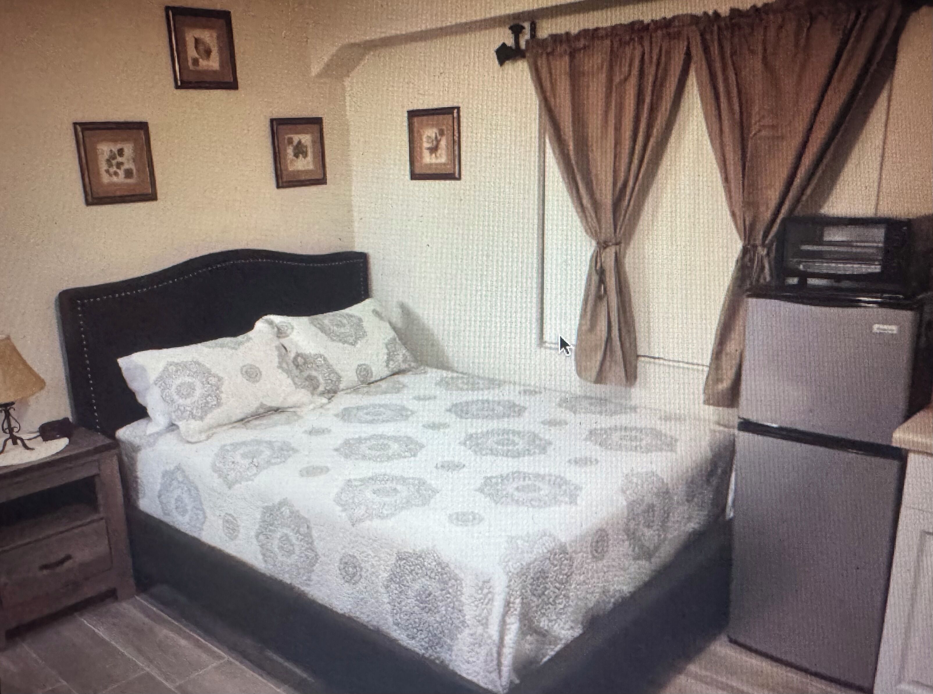 Fer et planche à repasser, Wi-Fi gratuit, draps fournis