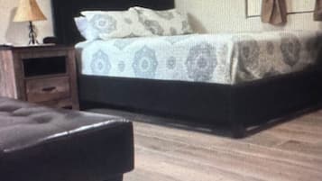 Iron/ironing board, free WiFi, bed sheets