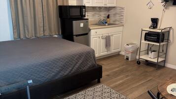 Bügeleisen/Bügelbrett, kostenloses WLAN, Bettwäsche