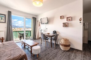 1 bedroom, iron/ironing board, free WiFi, bed sheets