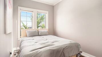 Condo, vista al jardín | Tabla de planchar con plancha y wifi gratis