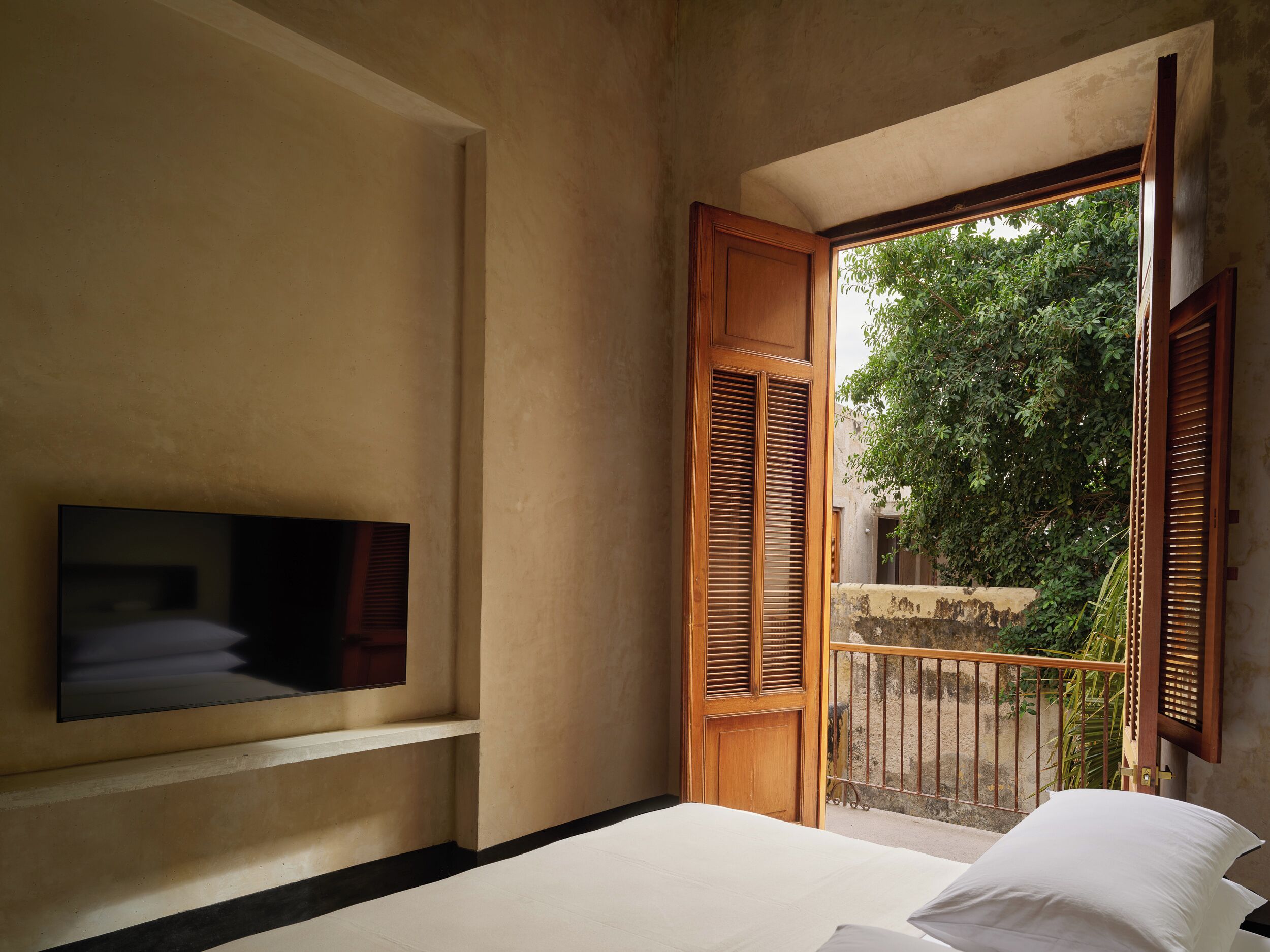 Chambre, vue piscine