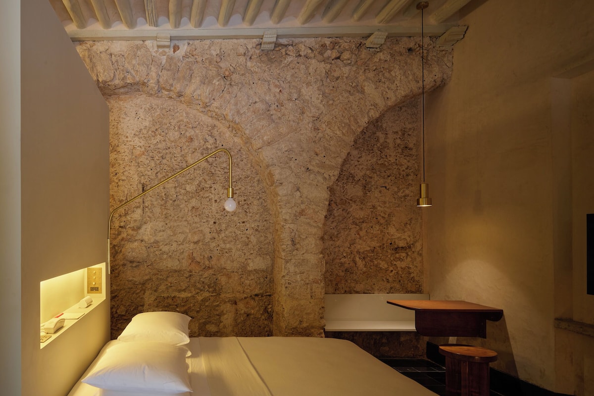 Habitación (Charming) | Wifi gratis y ropa de cama 