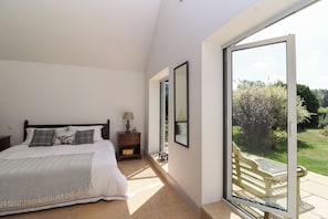 4 bedrooms, individually decorated, individually furnished, free WiFi