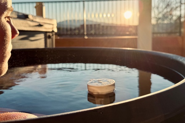 Tina de hidromasaje al aire libre