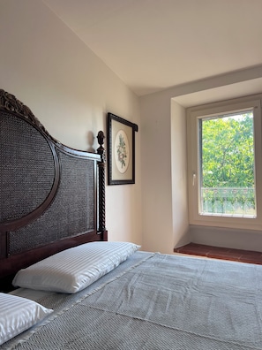 5 quartos, Wi-Fi de cortesia, roupa de cama