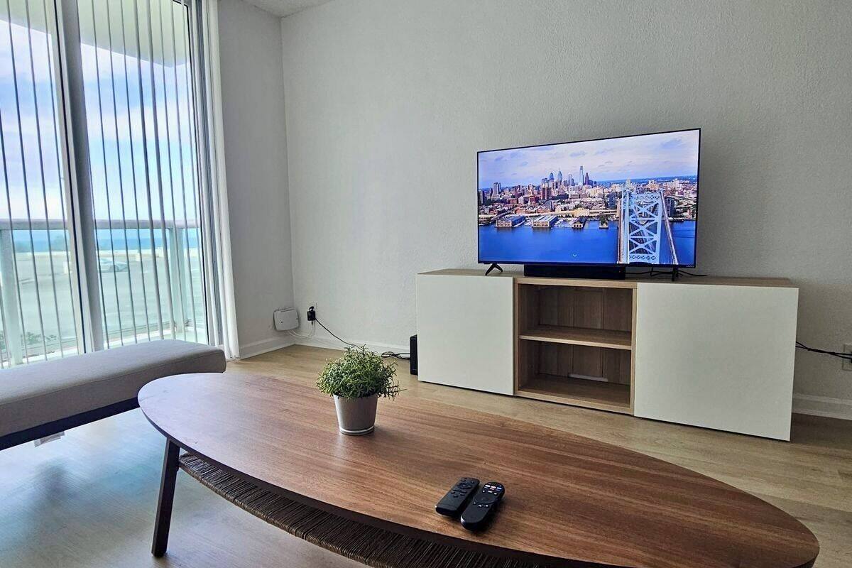 City Condo, 1 Bedroom, Balcony, Ocean View | Living area