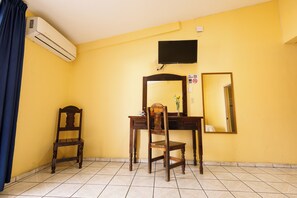 Chambre Standard | Accès au Wi-Fi (inclus), literie fournie