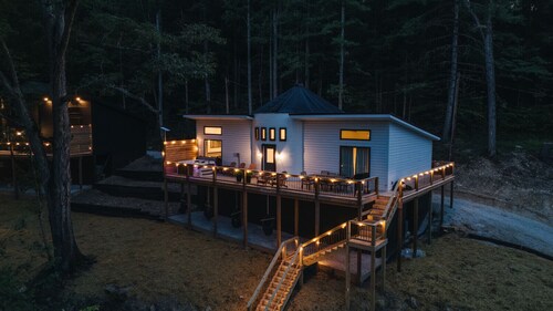 NEW Unique Silo Cabin | HotTub | Trails | Sleeps 6