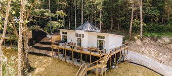 Modern Silo | Hot Tub | Trailer Friendly | Dogs