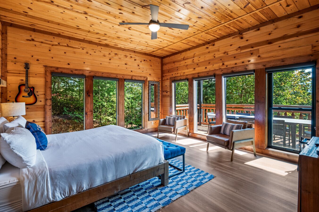 6 bedrooms, iron/ironing board, WiFi, bed sheets