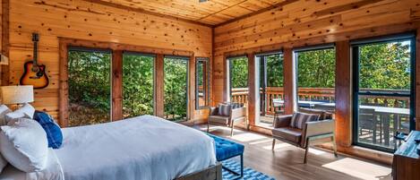 6 habitaciones, tabla de planchar con plancha, wifi y ropa de cama