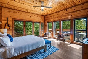 6 makuuhuonetta, silitysrauta/-lauta, Wi-Fi, vuodevaatteet