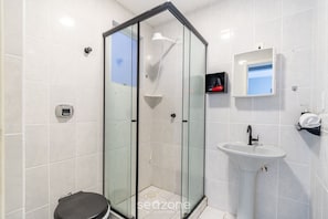 Basic Apartment | Bathroom