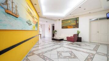 Apartamento básico | Saguão