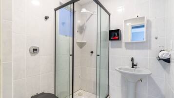 Basic Apartment | Bathroom | Shower