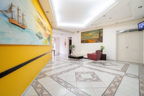 Basic Apartment | Lobby