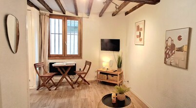 Studio Corconne, City & Sights by Foot