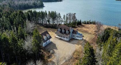 Coastal Escape at Clay Point Retreat - Water front - 3 Bedroom home - Sleeps 10