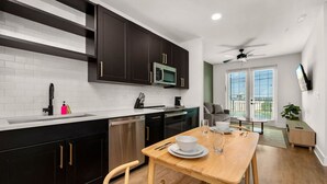 Coffee/tea maker, fridge, microwave, oven - Charming 1-Bedroom | Close to Raymond James! (Tampa)
