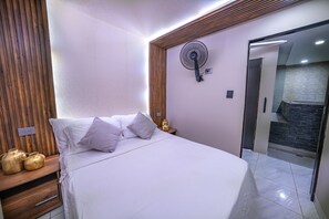 6 quartos, ferros/tábuas de passar roupa, Wi-Fi de cortesia