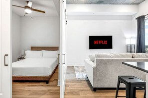 1 chambre, bureau, fer et planche à repasser, Wi-Fi