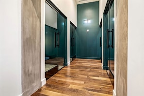 Interior - The Perfect 2BD in Channelside District! (Tampa)