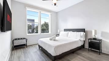 2 bedrooms, desk, iron/ironing board, WiFi