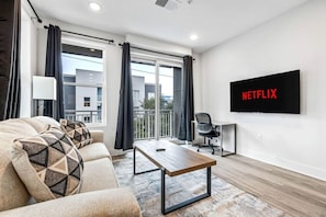 TV - The Perfect 2BD in Channelside District! (Tampa)