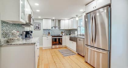 Terrific 3-bedroom cottage with AC in charming Cavendish