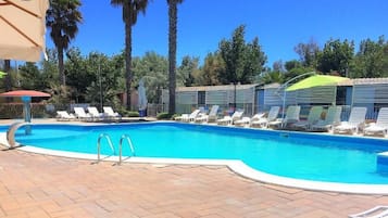 Seasonal outdoor pool