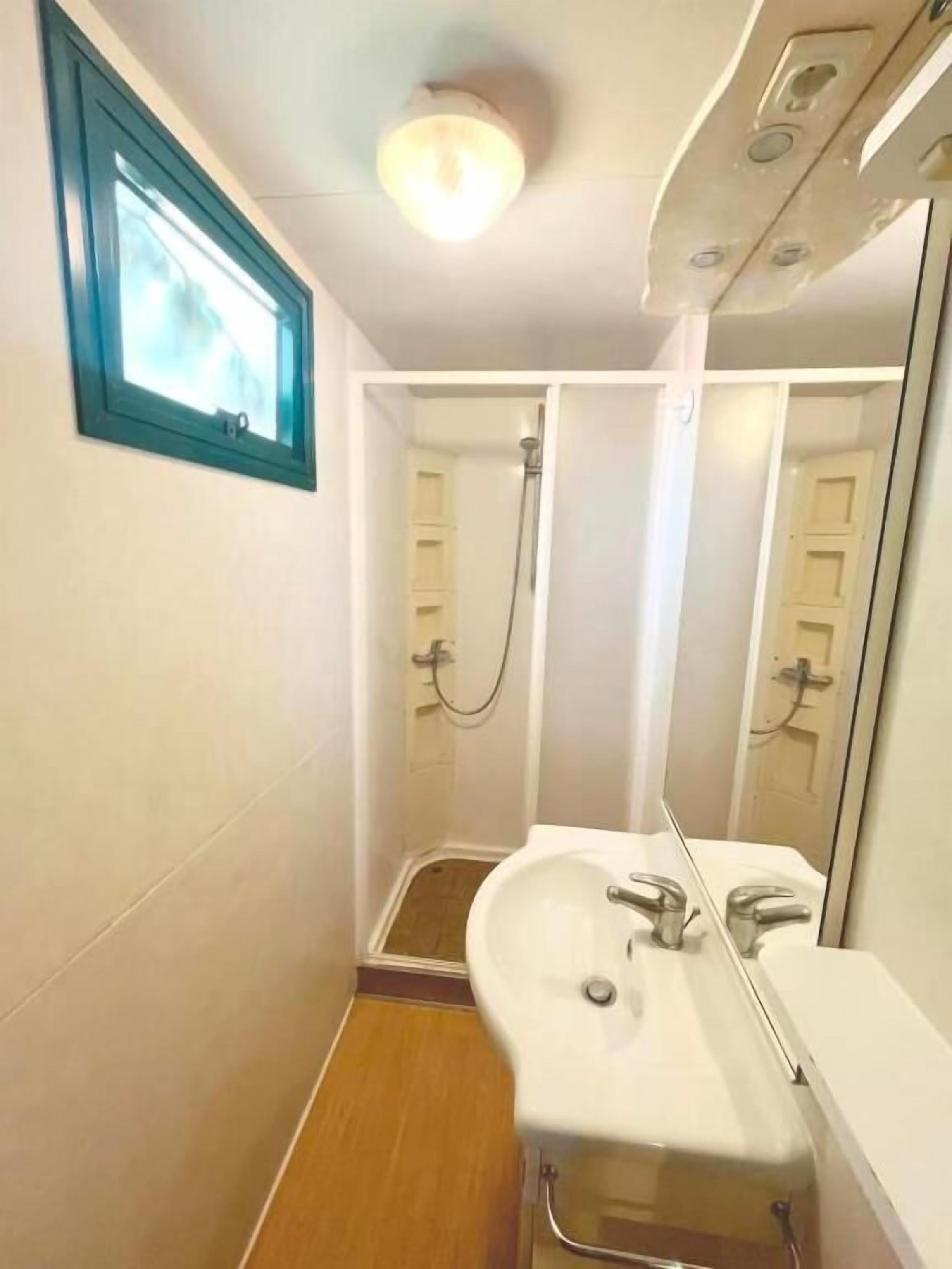 Basic Mobile Home, Patio | Bathroom
