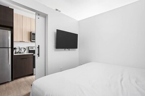 1 bedroom, desk, iron/ironing board, WiFi