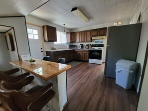 Micro-ondes, four, plaque de cuisson