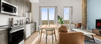 Stylish Channelside Apt | Walk to Downtown Fun