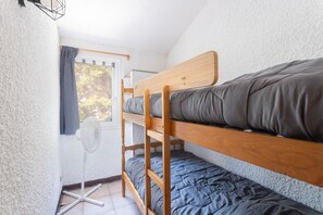 3 室のベッドルーム、アイロン / アイロン台、WiFi